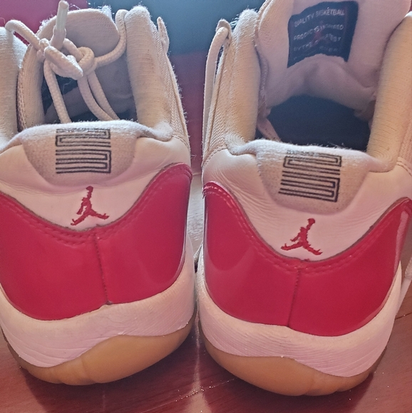 Cherry Nike - Picture 2 of 3